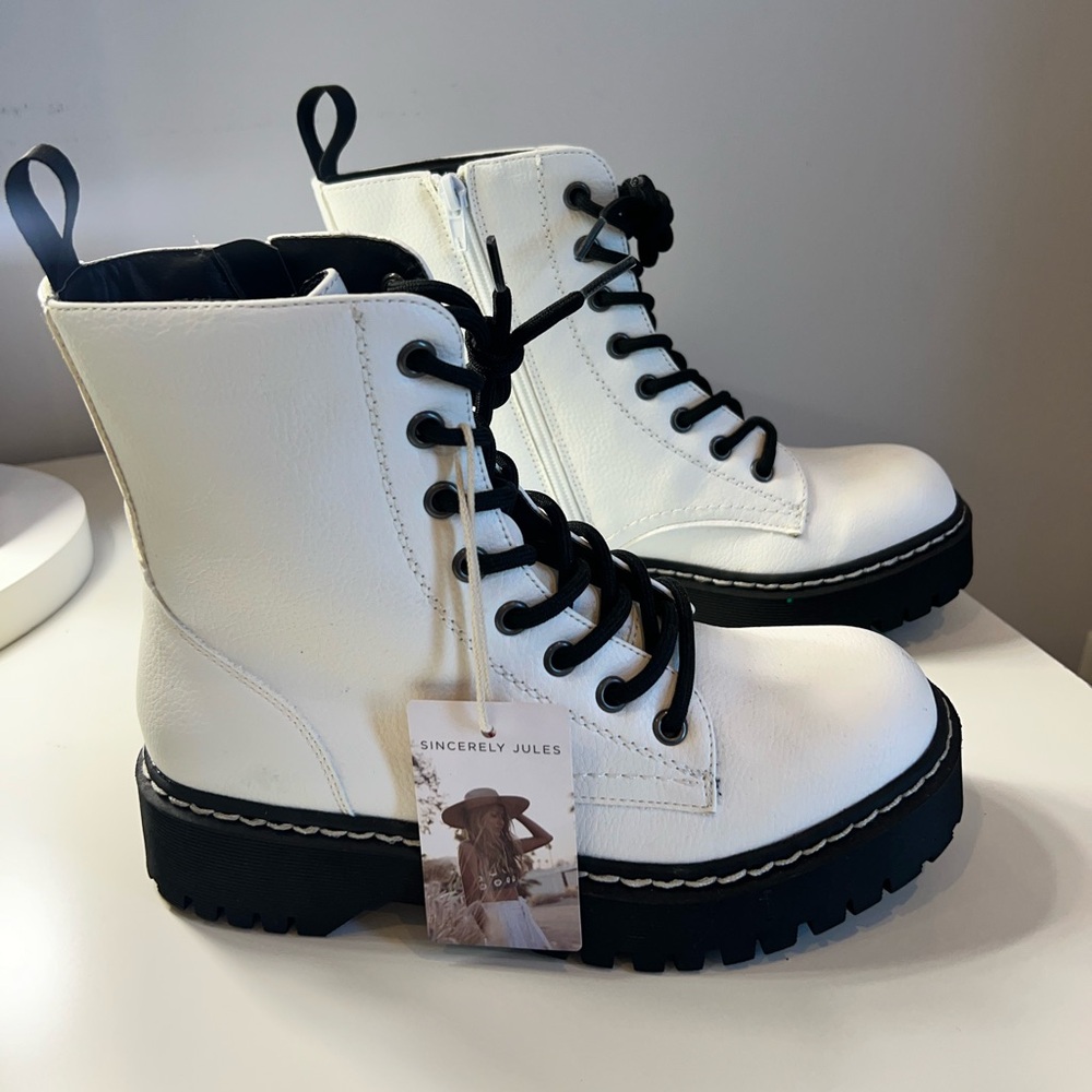 BRAND NEW COMBAT BOOTS